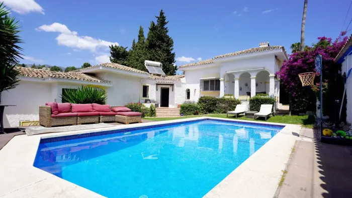 Villa for sale in Sierrezuela, Mijas Costa