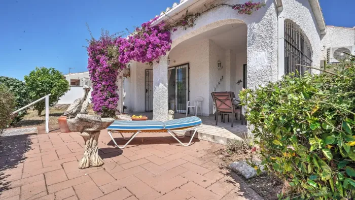 Villa for sale in Calypso, Calahonda